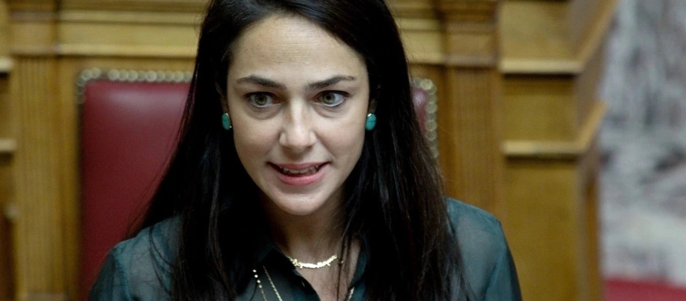 Πως η Δ.Μιχαηλίδου ετοιμάστηκε να επισκεφθεί καταυλισμό σεισμοπλήκτων στη Νίκαια, 22 χρόνια μετά τον… σεισμό